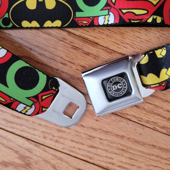 DC Round Logo Black/Silver Seatbelt Belt Justice League Stacked Logos Webbing - Picture 7 of 10